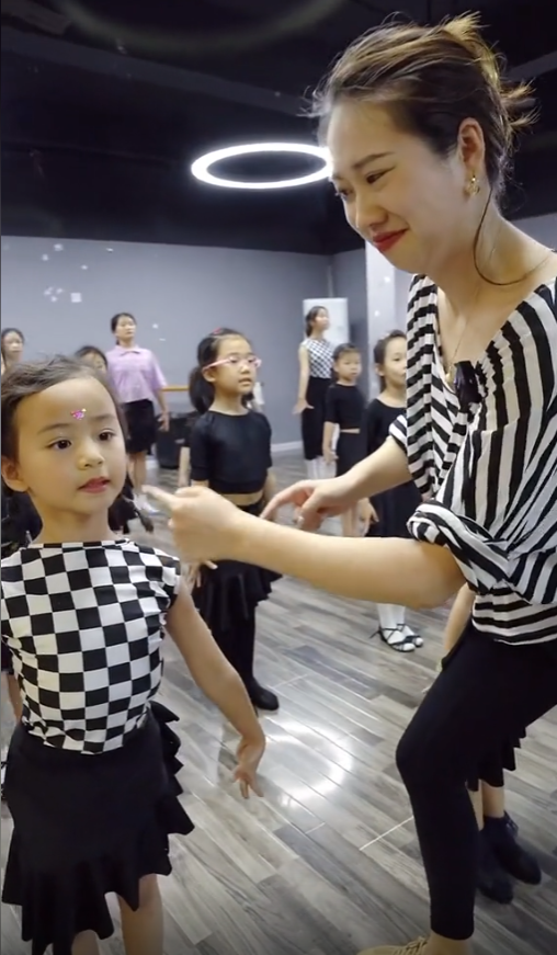 全网最火“拉丁舞老师”：授课风格太激情，上课堪比“洗脑”现场