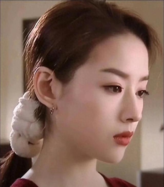 看董洁和刘亦菲20年前合照，难怪谢霆锋说“人淡如菊，天然纯粹”