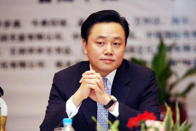 从105亿不够花，到10万合同亲自看，黄光裕救得了国美吗？