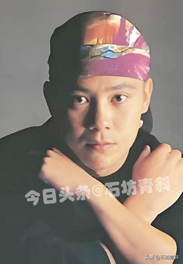 新加坡初代偶像王玉清,反复回电视台,离婚三次,两个孩子的爹