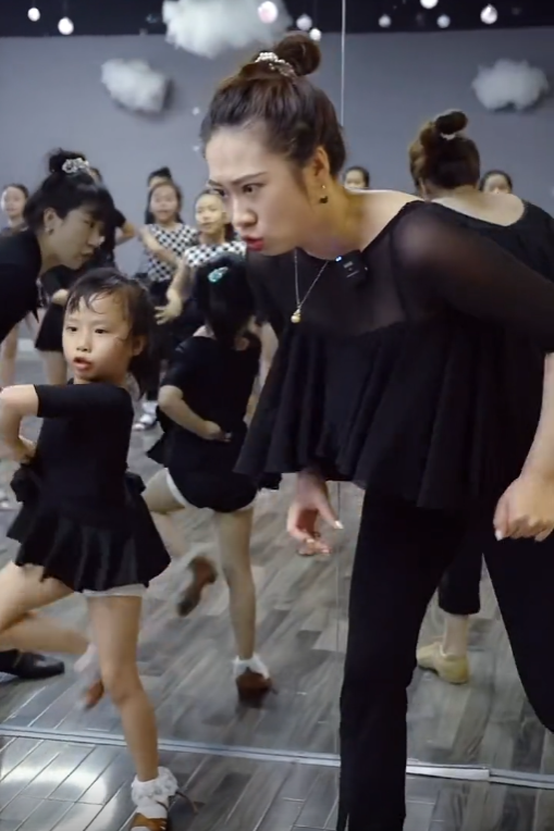 全网最火“拉丁舞老师”：授课风格太激情，上课堪比“洗脑”现场