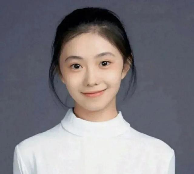 又一个曲婉婷,刘浩存黑历史被扒,网友:人血浇灌出的花朵