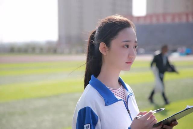 101没有出道的她,已演过多部网剧,还唱过《御赐小仵作》插曲