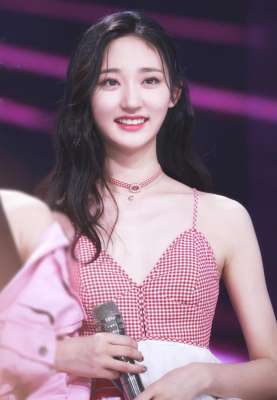 张雨晨(101没有出道的她，已演过多部网剧，还唱过《御赐小仵作》插曲)