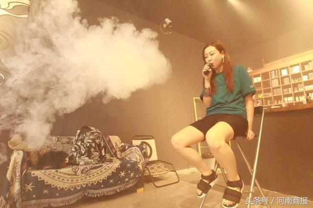 郑州一90后男子吸“蒸汽烟”着迷,4年花了30万