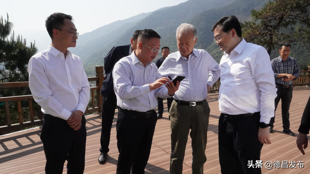 省关工委执行主任、省委原副书记、原省长张中伟一行到德昌调研