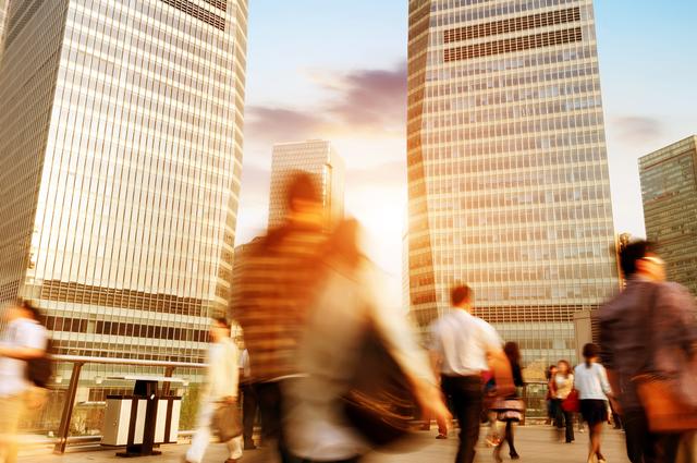 小说：稀里糊涂和腹黑校花同居了......