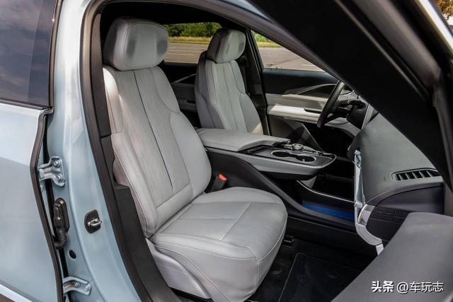 2024款凯迪拉克锐歌Lyriq评测:美观豪华,质感欠佳