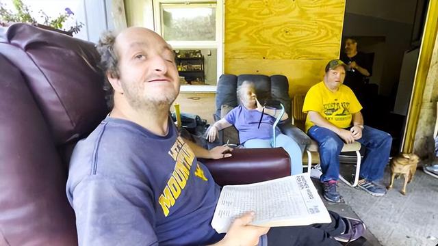 美国家族乱伦三代：近亲结合导致后代残障，无法说话只能犬吠