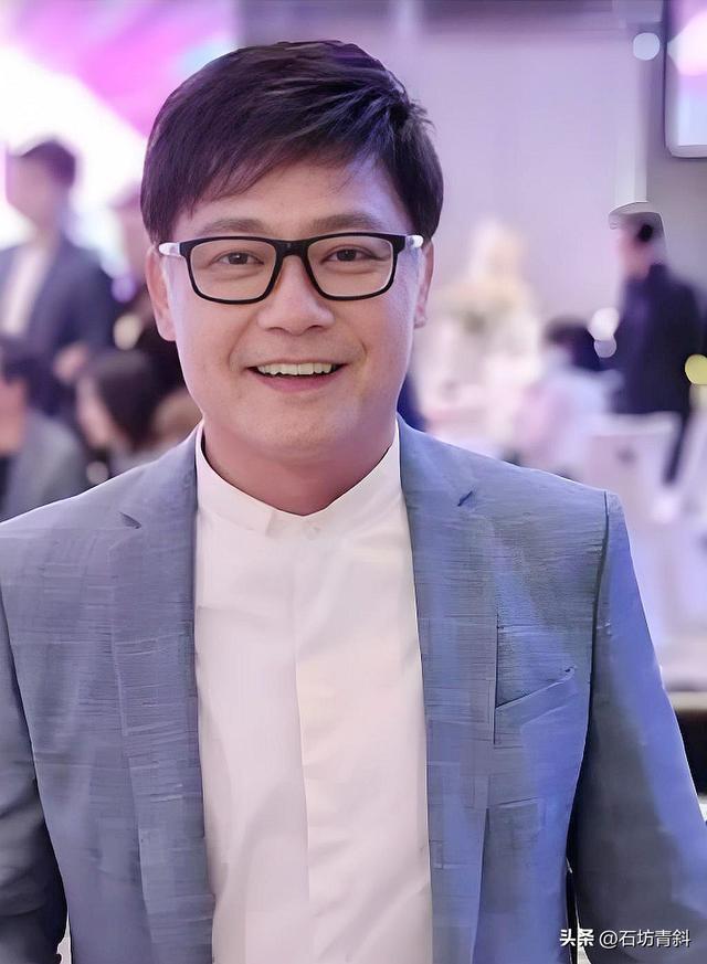 新加坡初代偶像王玉清,反复回电视台,离婚三次,两个孩子的爹
