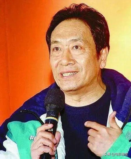 风流的王奎荣：与原配离婚，二婚娶小37岁娇妻，如今家庭很幸福