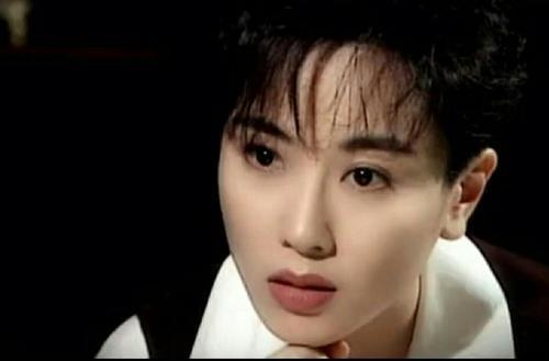 51岁袁洁莹近况：错过郭富城，正红时拍三级被骂，今苍老不敢认