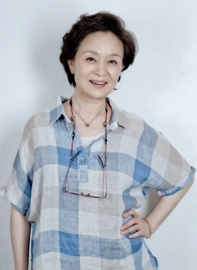 刘莉莉:性格内向不说话,相亲结婚成贤妻,她是演员的榜样