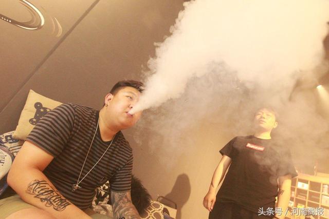 郑州一90后男子吸“蒸汽烟”着迷,4年花了30万