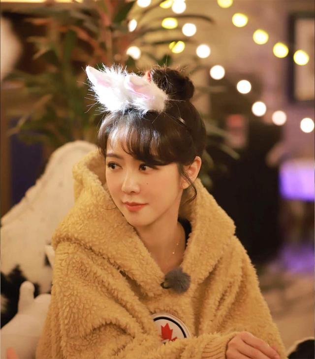 《无限超越班》中，何与已经和卢洋洋分手，这整的比恋综还修罗场