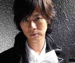 他是因热门综艺领唱进入大陆，演唱的我相信成为一时神曲，如今