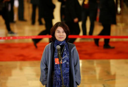 66岁的董明珠,比你想象的更开放