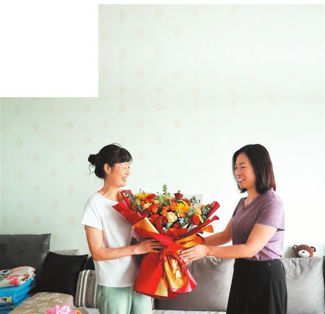 李文丽 像“地丁花”一样绽放