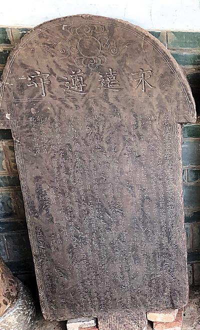 去倚邦探普洱茶碑