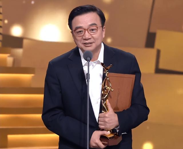 《人世间》不得了，一下拿四大奖，雷佳音、殷桃表示感谢大家庭