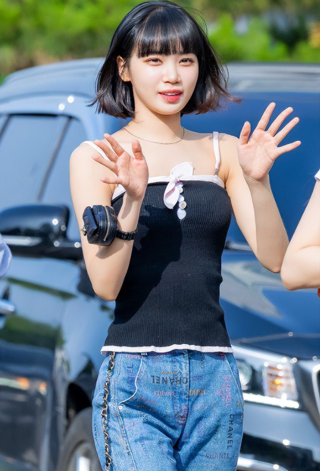 LE SSERAFIM成员金采源上传不雅视频 疑似回应舞台车祸现场