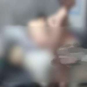 重庆男孩(重庆两赤身男孩被电线抽打，系亲生父亲所为因小孩画花汽车)