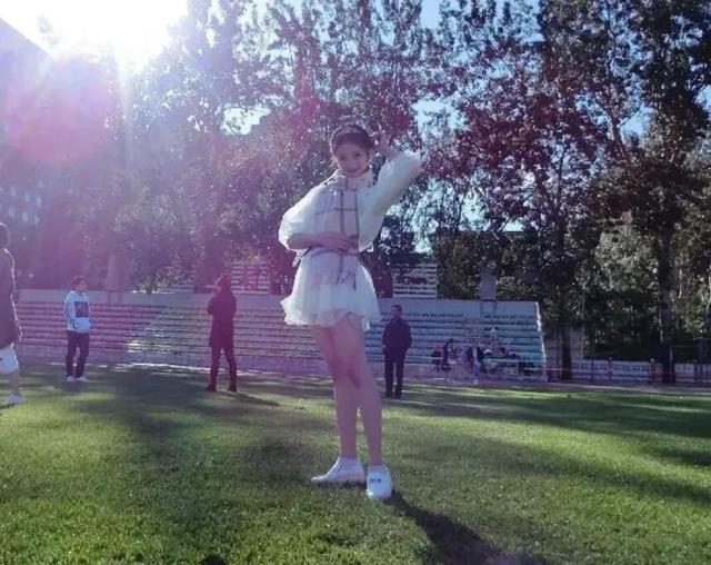 又一个曲婉婷,刘浩存黑历史被扒,网友:人血浇灌出的花朵