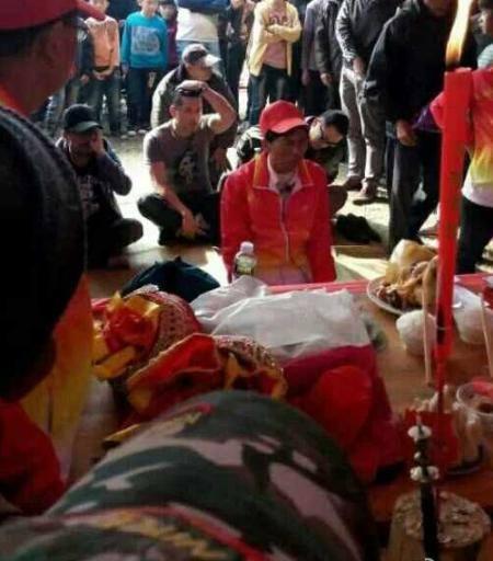 祖籍广东省湛江市廉江的香港爱国艺人吕良伟的深厚家乡情结