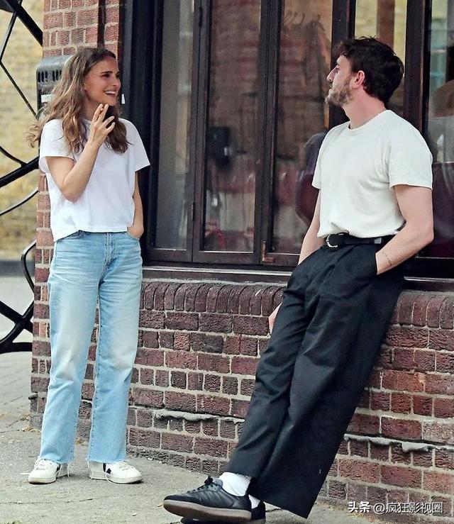 43岁“球花”娜塔莉波特曼，终于开始新恋情，12年婚姻一败涂地