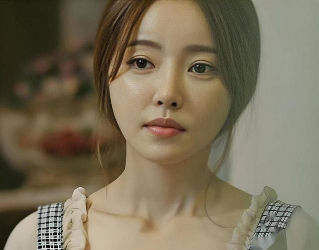 韩国女星崛起：韩世雅如何凭借《情事》成为顶级风月片明星？