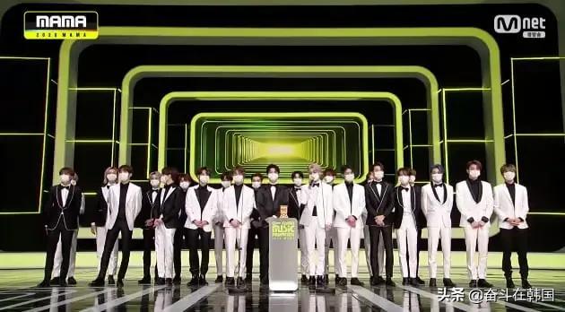 韩国MAMA爆歧视争议！演员室内享受甜点爱豆却只能停车场挨冻