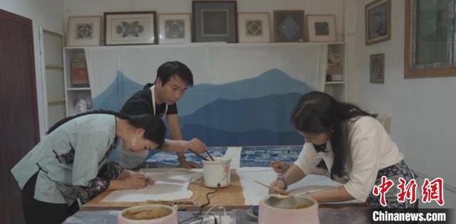 贵州苗族女孩制作“非遗版星空”帮王亚平女儿“摘星”