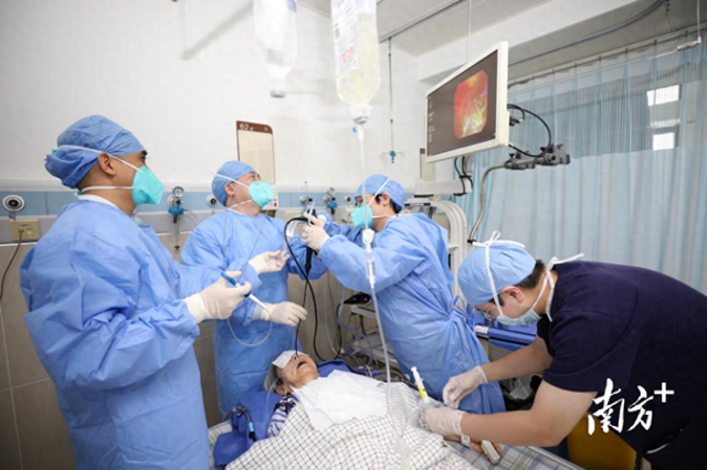 八旬老太肺部“发霉”，支气管镜介入术助其畅快呼吸