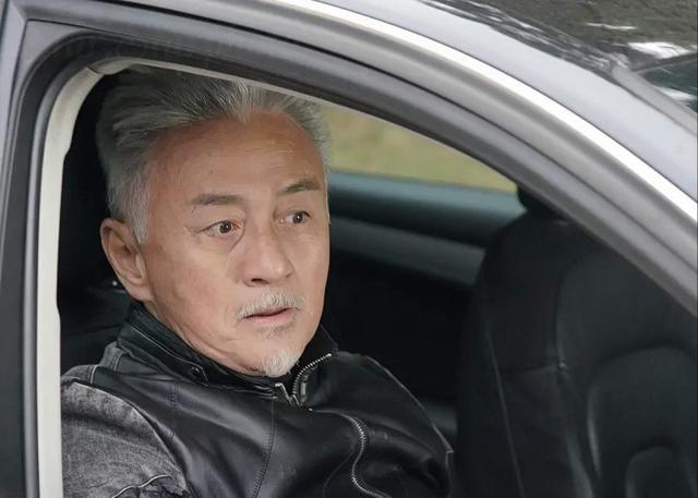 TVB知名女星与老戏骨拍亲密床戏，开拍前喝酒壮胆，网友：重口味