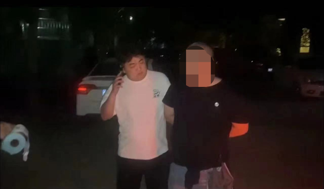 散发“黄色小卡片”，原阳警方拘你没商量