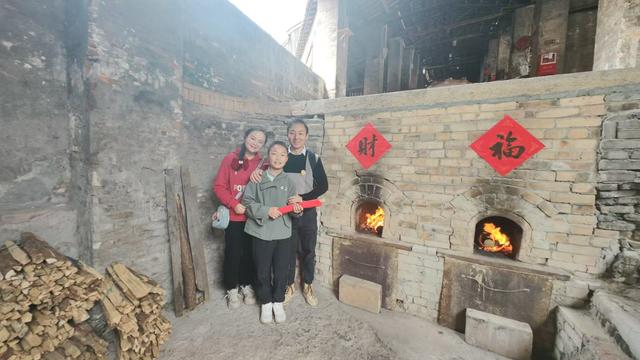 一天接待超万人次!外地游客涌入南风古灶感受地道岭南年味