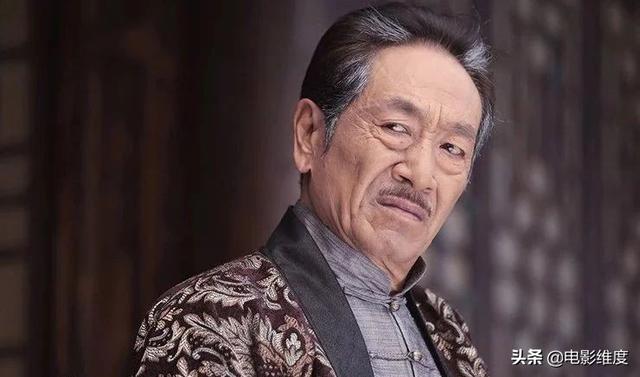 风流的王奎荣：与原配离婚，二婚娶小37岁娇妻，如今家庭很幸福