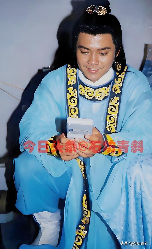 新加坡初代偶像王玉清,反复回电视台,离婚三次,两个孩子的爹