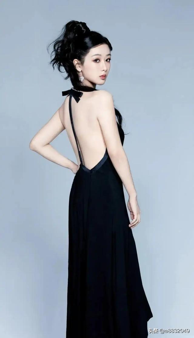 杨紫的蝴蝶胸”火了！果然清纯在性感就是面前一文不值！