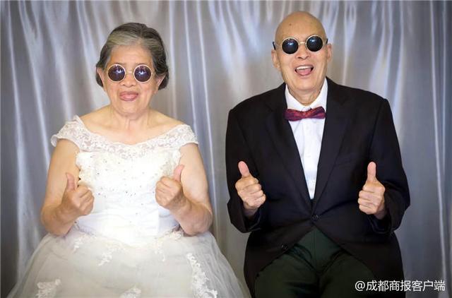 视频|超有爱!成都女孩给8旬爷爷奶奶拍迟到66年的婚纱照