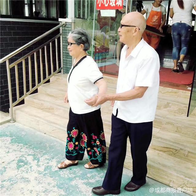 视频|超有爱!成都女孩给8旬爷爷奶奶拍迟到66年的婚纱照