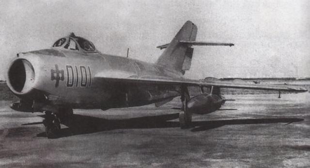 新中国首次涉外事件：拉-11击毁空中霸王，周总理亲自出面解决