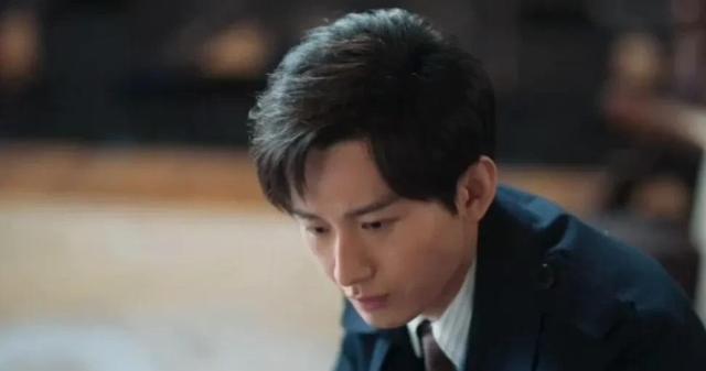 《深潜》凌寒身世意外暴露,日谍季方杀人灭口,柯靖平的问话绝了