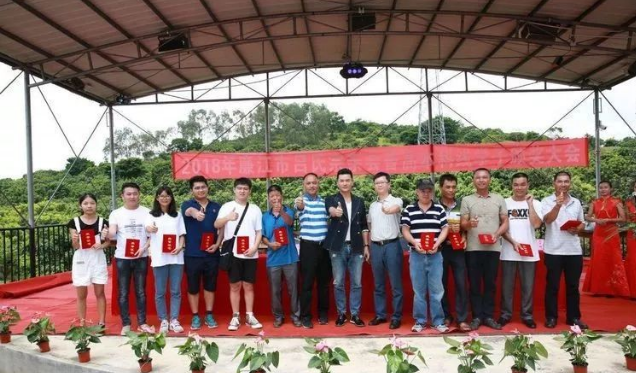 祖籍广东省湛江市廉江的香港爱国艺人吕良伟的深厚家乡情结