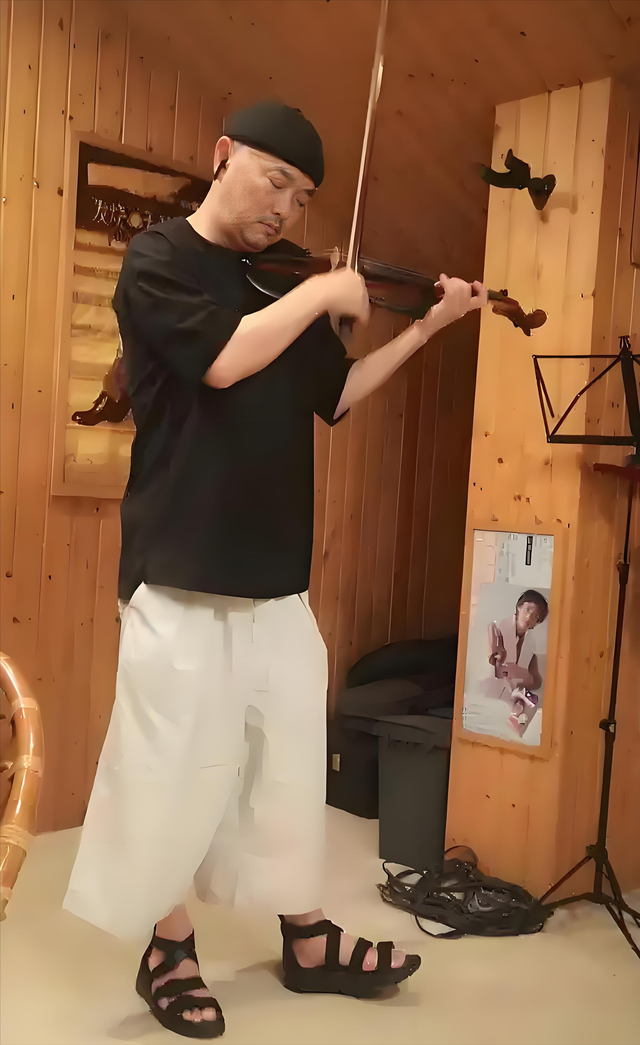 “情歌王子”吴涤清:曾红极一时,现状如何?