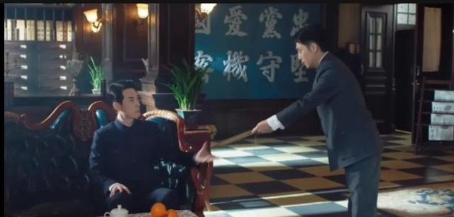 《深潜》凌寒身世意外暴露,日谍季方杀人灭口,柯靖平的问话绝了