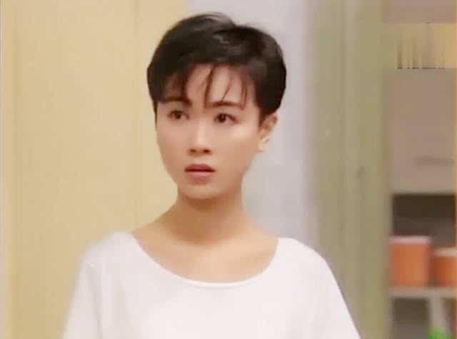 51岁袁洁莹近况：错过郭富城，正红时拍三级被骂，今苍老不敢认