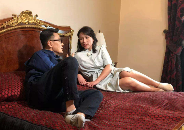 《锵锵三人行》VS《圆桌派》：窦文涛们是学聪明了，还是堕落了？