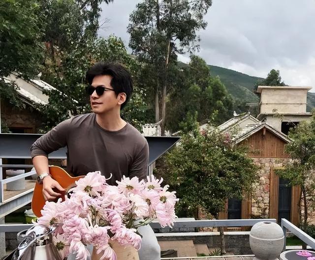 不用手机不买房，丁克一辈子，如今的李健过得怎么样了？