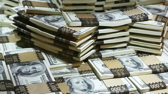 一个女人梦到钱时要了解一些什么